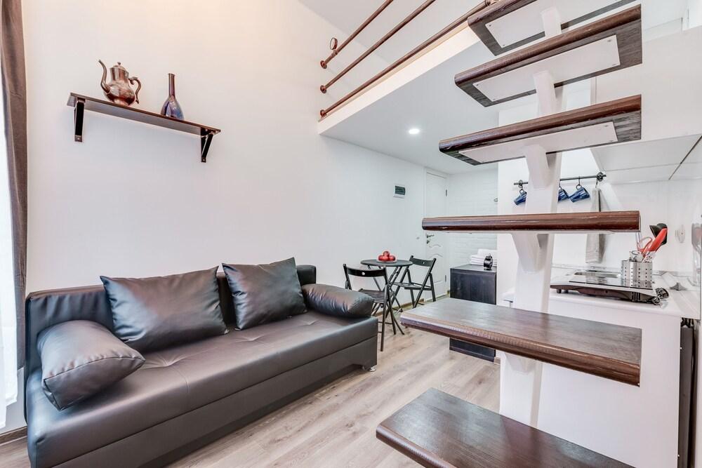 Travelto Moskovskiy 1