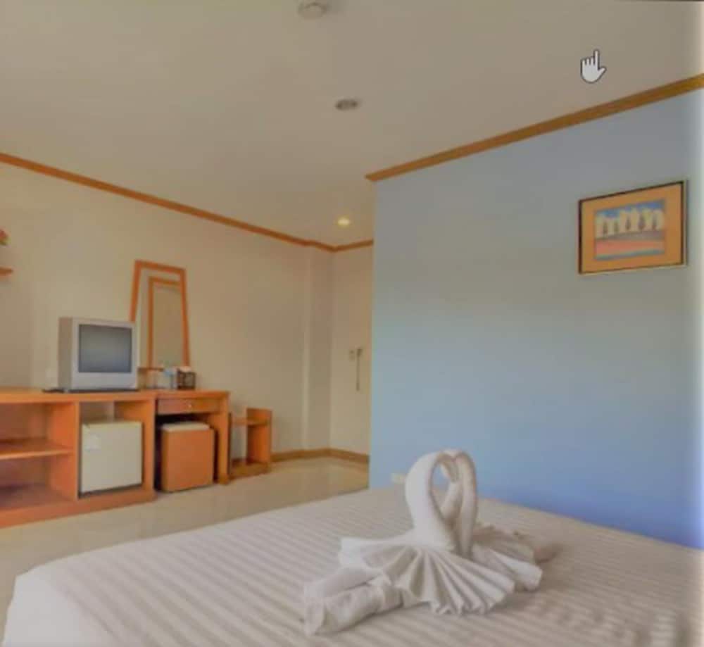 Baantonkhao Kata Beach