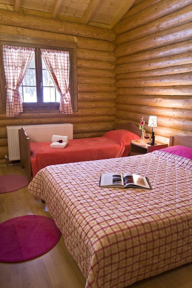 Sfendamos Wood Village