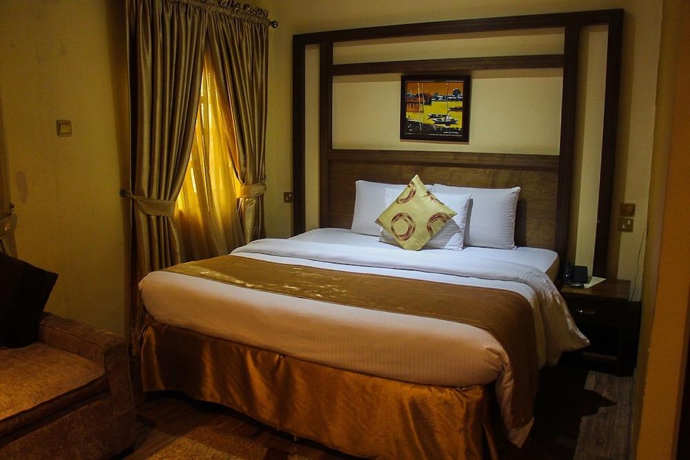 Banex Hotel and Suites