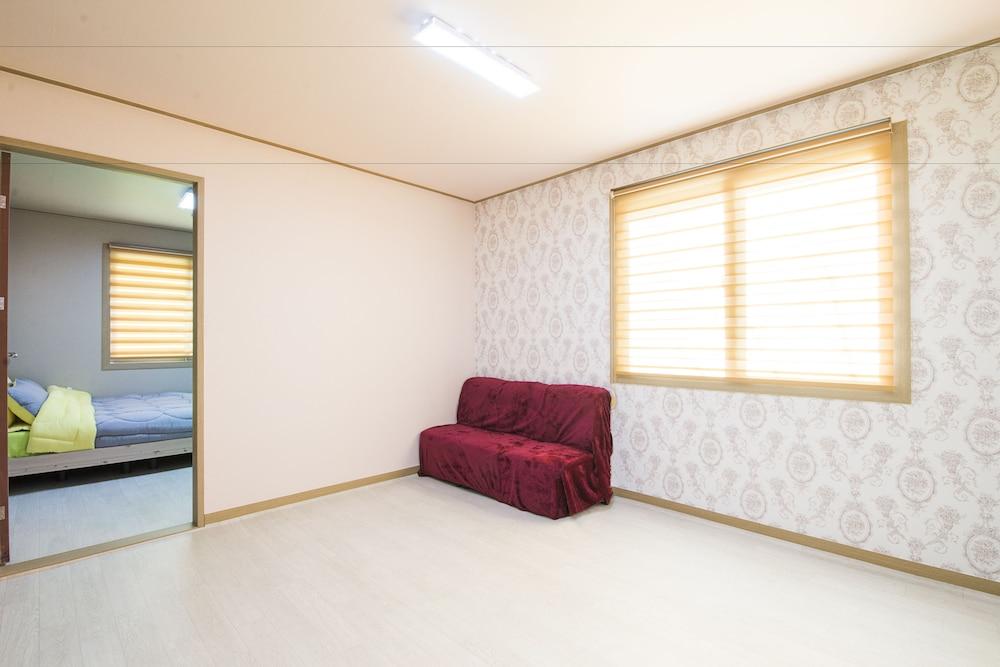 Brassica Flower Pension