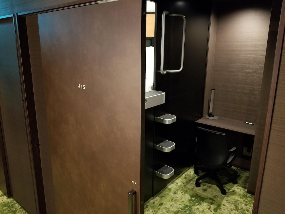 Glansit Akihabara Comfort Capsule Hotel