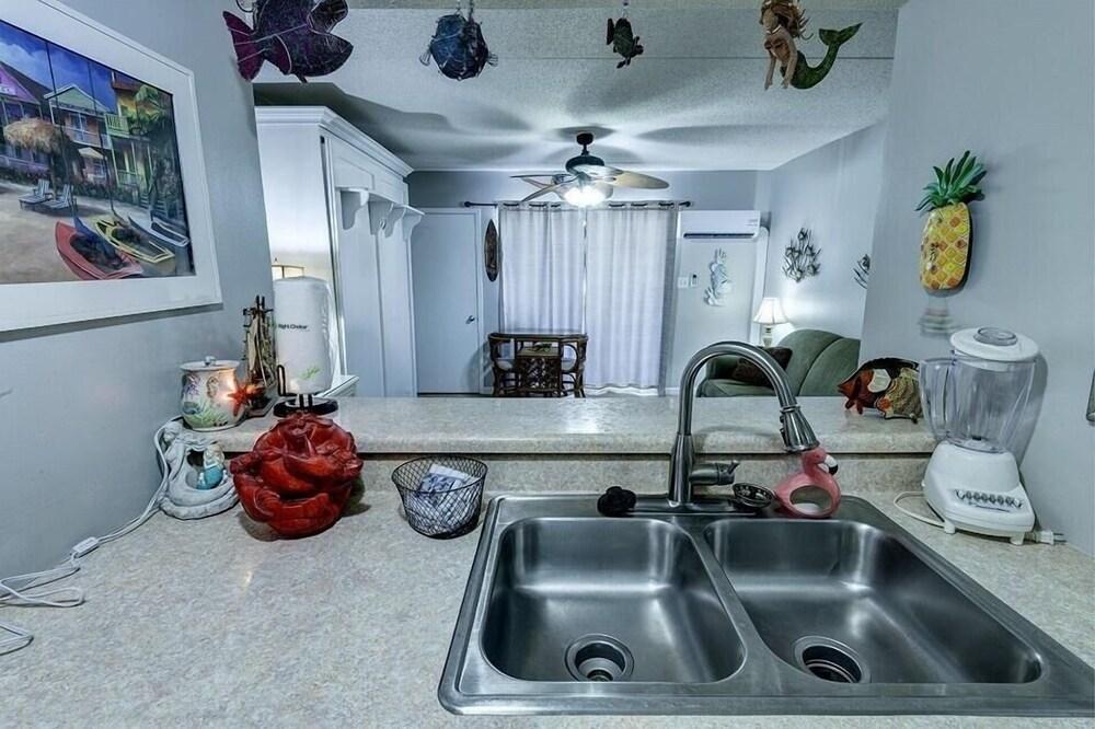 Sugar Beach 235 Studio Bedroom Condo by RedAwning