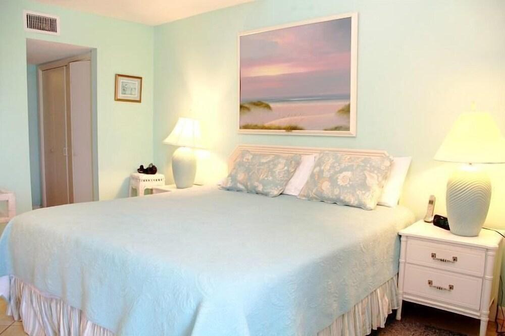 Sugar Beach 341 3 Bedroom Condo by RedAwning