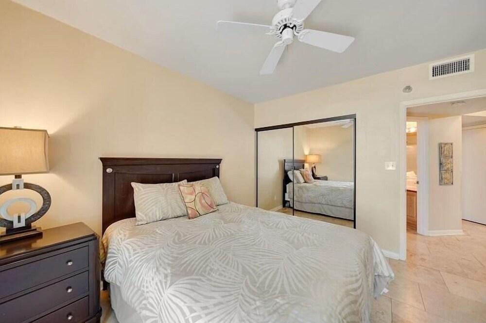 Pelican Pointe 1406 3 Bedroom Condo