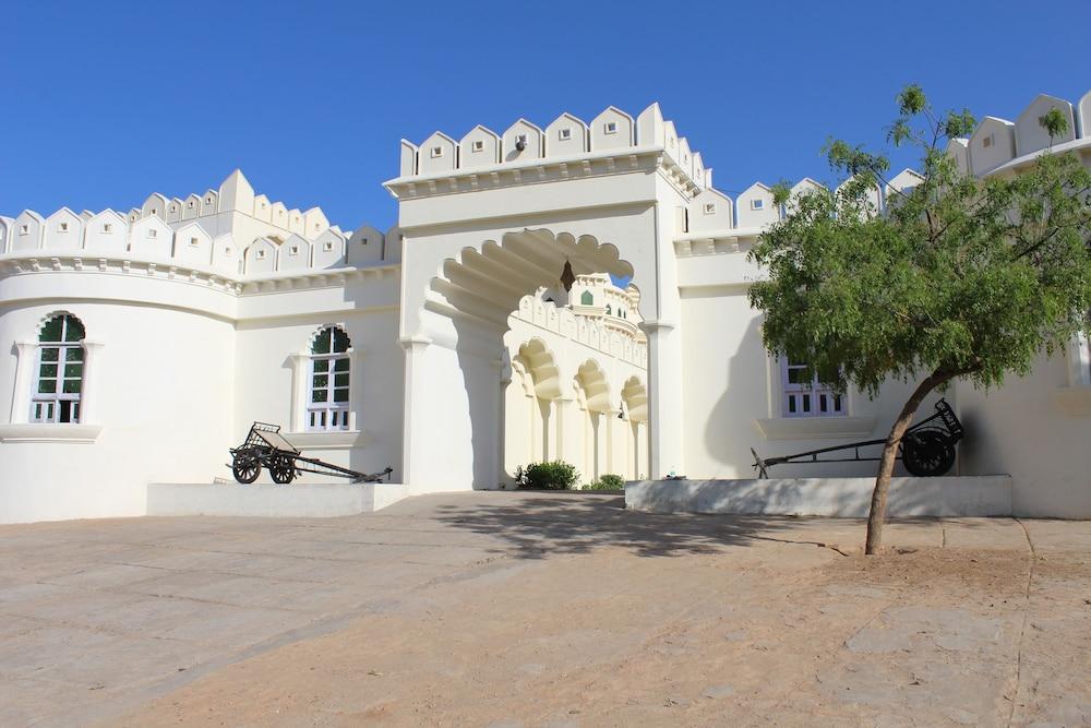 Gulaab Niwaas Palace