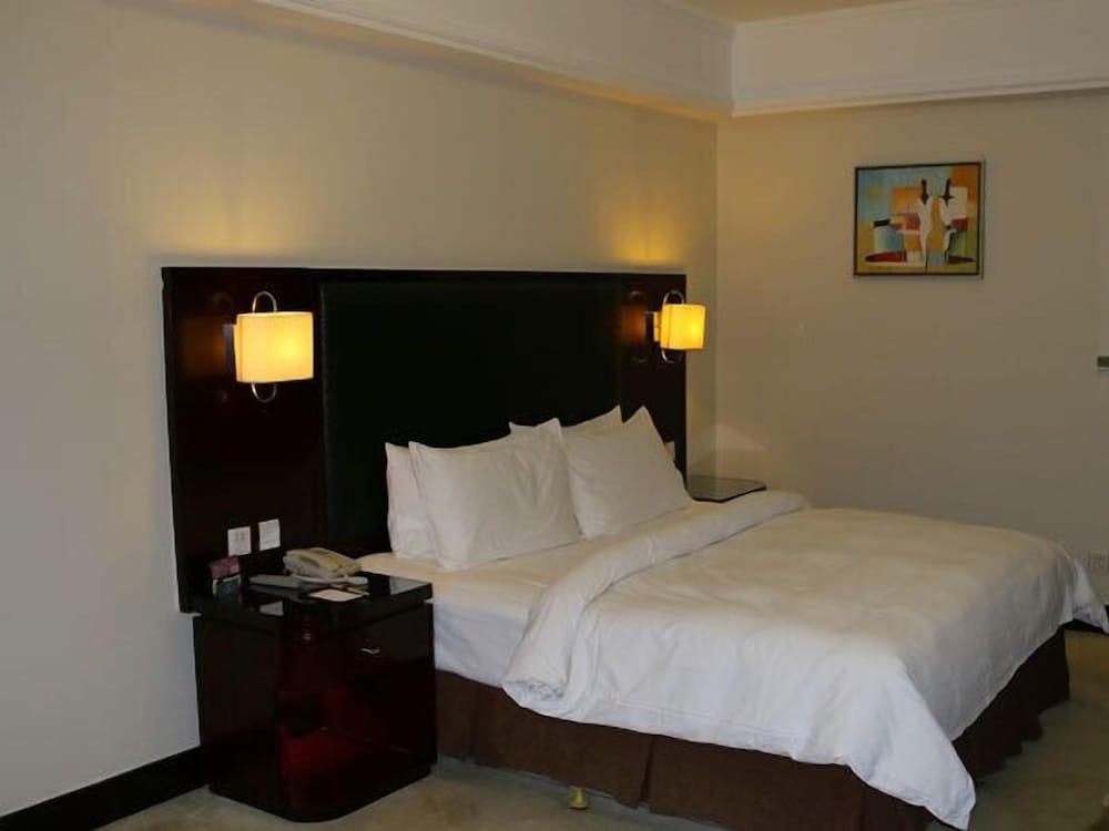 Metropolo Baoji-Prince Hotel