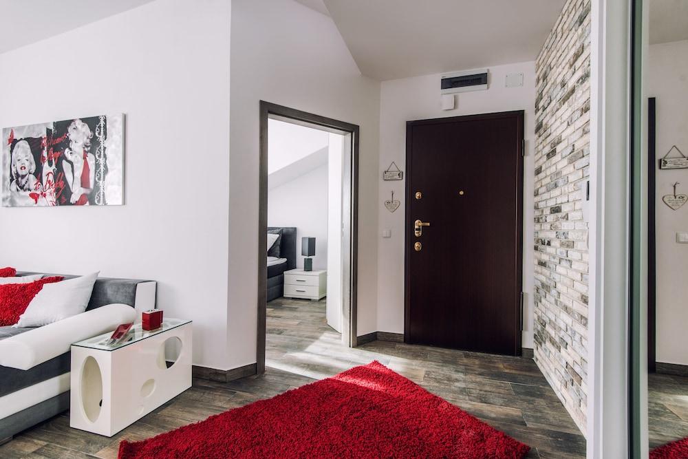 City Lights Apartments - Arianska