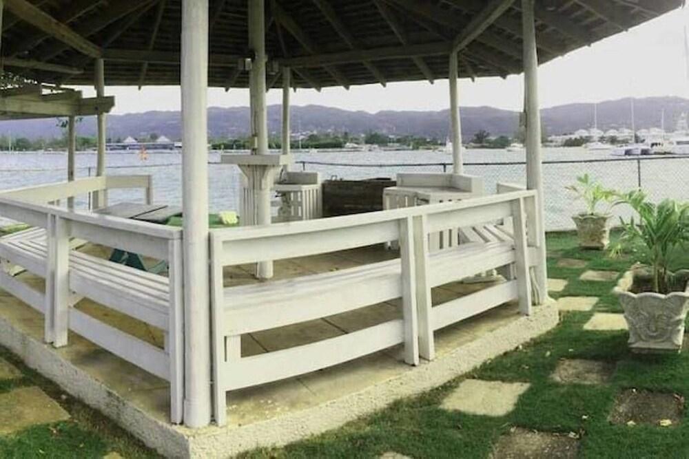 Bay Pointe Freeport Studio OLR