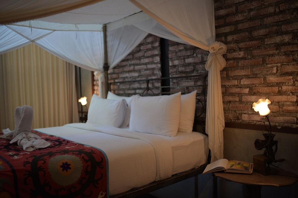 Taman Nauli Bed & Breakfast