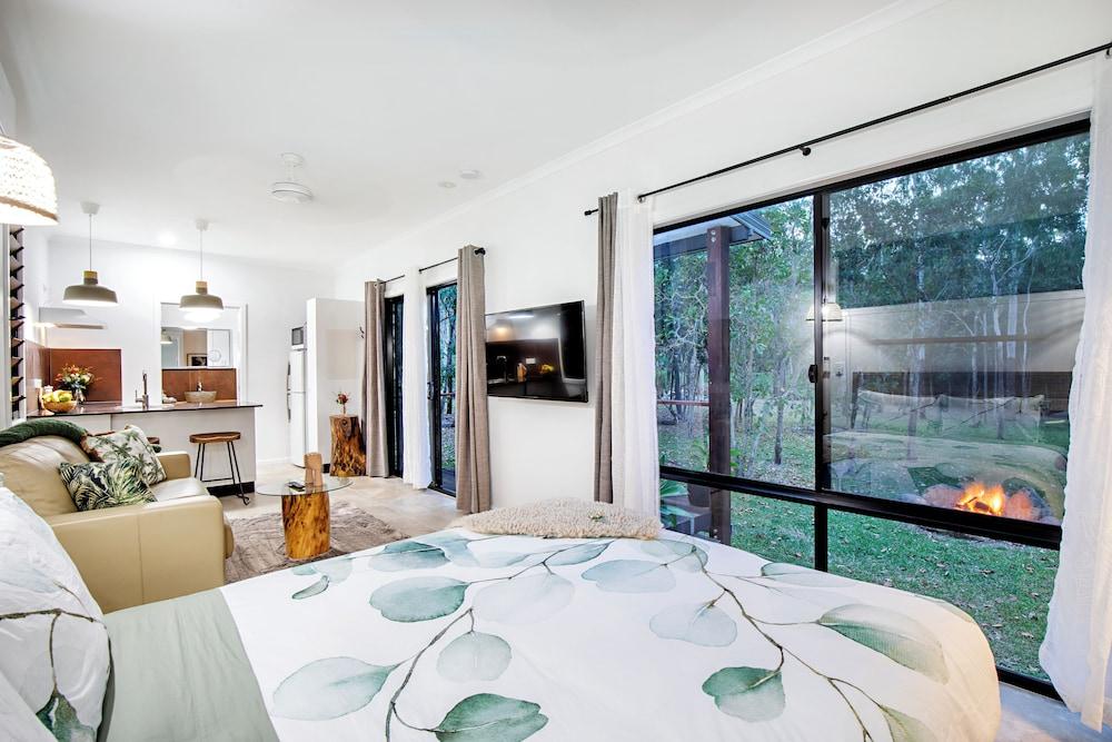 Airlie Beach Eco Cabins - Adults only