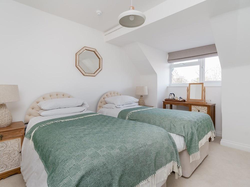 Pike & Eel Hotel and Marina