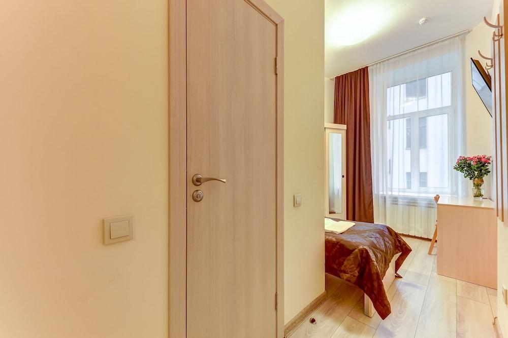 SuperHostel on Nevskiy 95