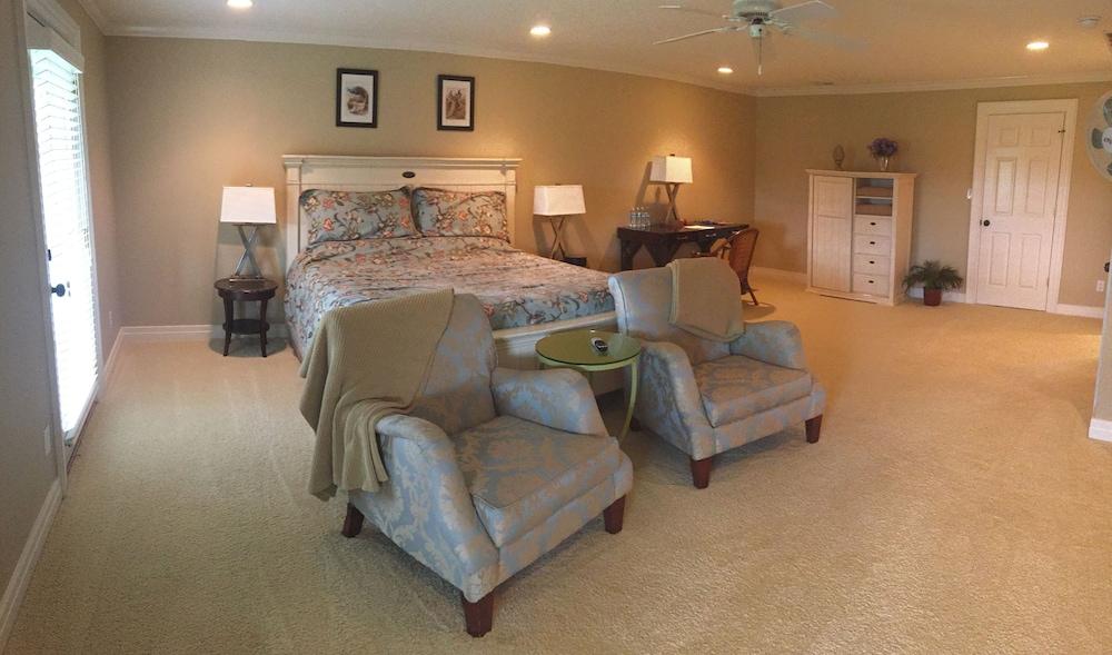 The B & B at Queenslake