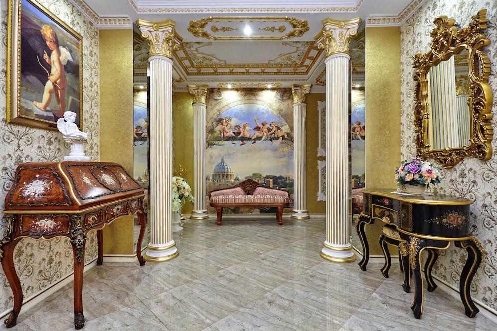 Boutique Hotel Monarch