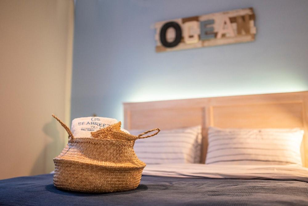 Seabreeze Villa - with Jacuzzi & heated pool