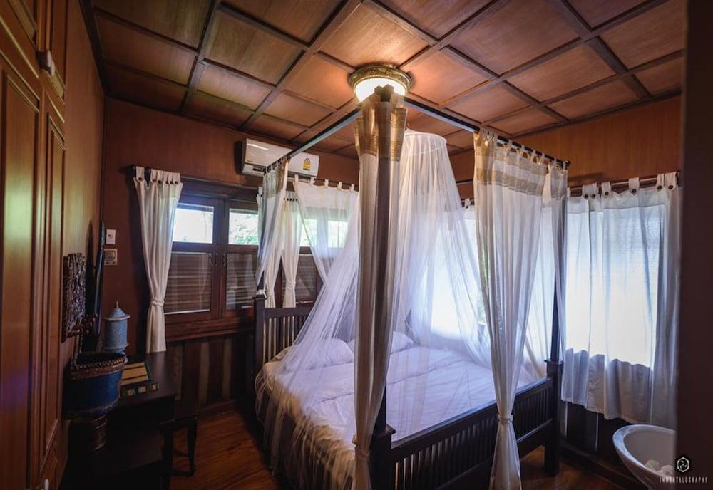 Loam Boutique & Cafe