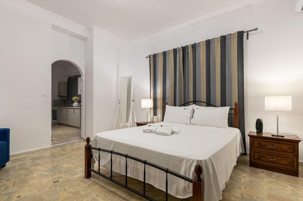 Denise Studios & Apartments