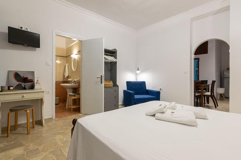 Denise Studios & Apartments