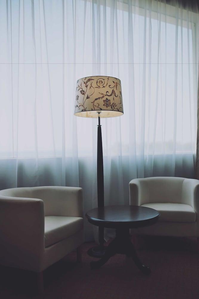 The Regency Waterfront Hotel