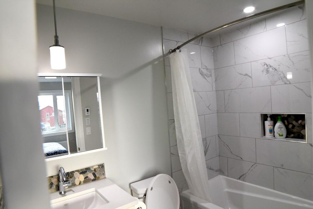 Aurora Deluxe Vacation Guest House