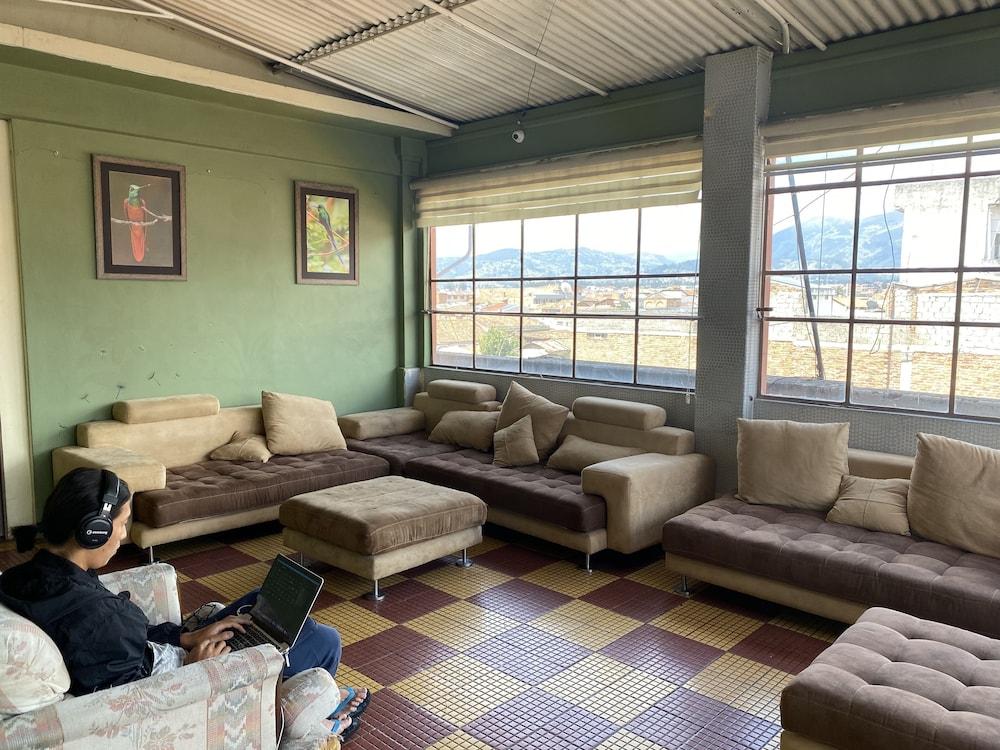 Check Inn B&B - Hostel