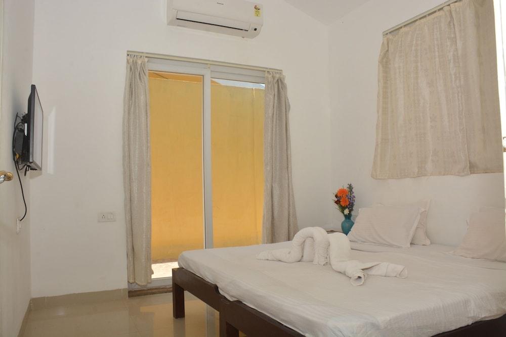 Holiday Beach Resort mrkt by SPLENOR