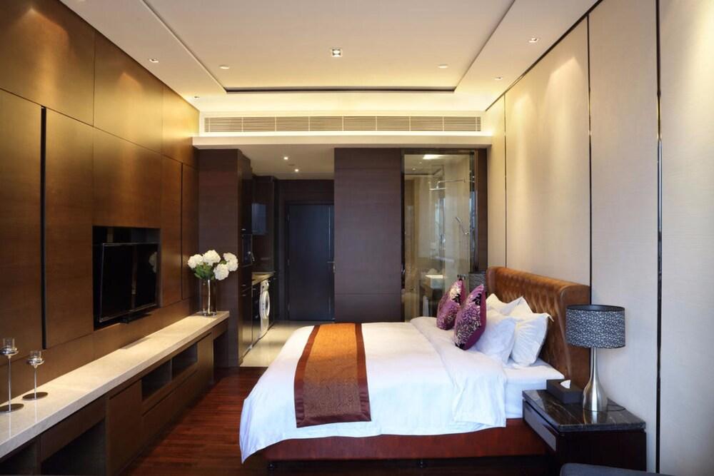 Estay Apartment Poly Central Pivot GZ