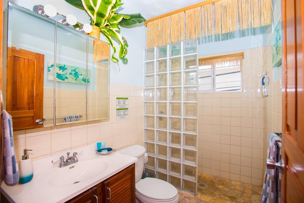 Gecko Getaway in West Bay - Condo #10