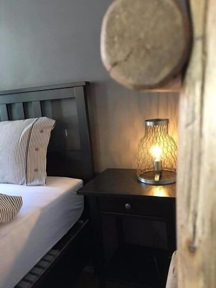 Bed & Bar No 8 Hostel - Adults Only