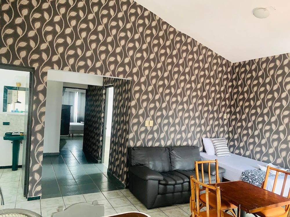 Hotel Y Suites Bausan