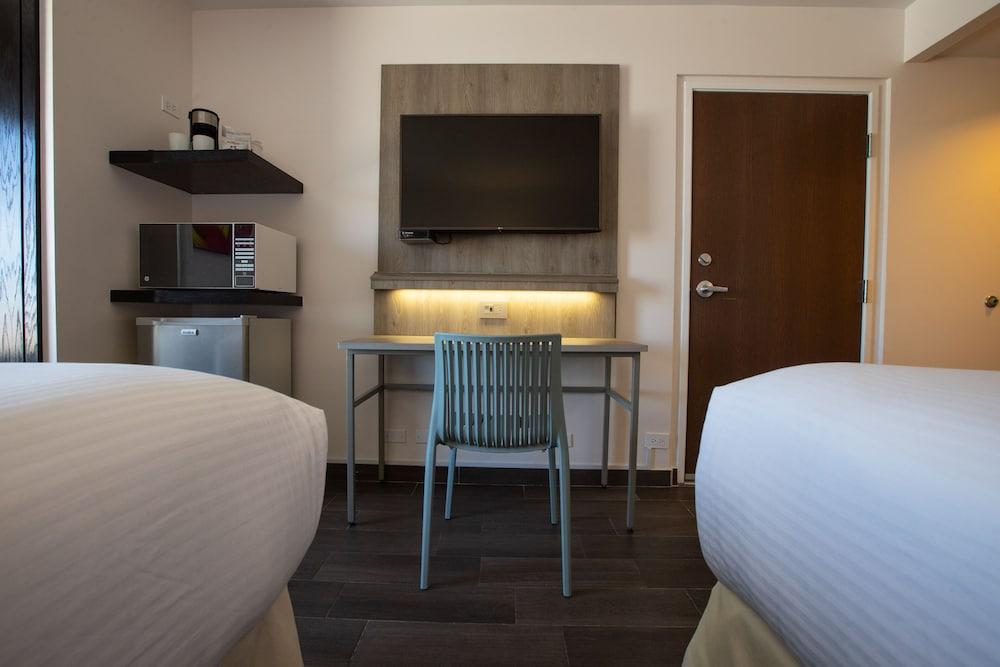 Hotel Mesaluna Near American Consulate