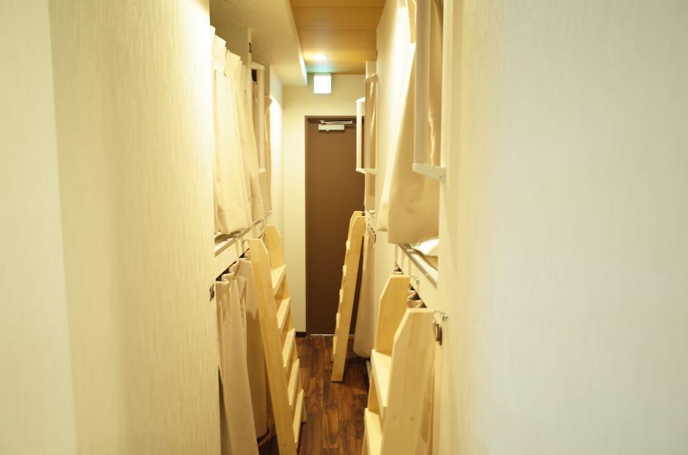 bnb+ Shinjuku Castle - Hostel