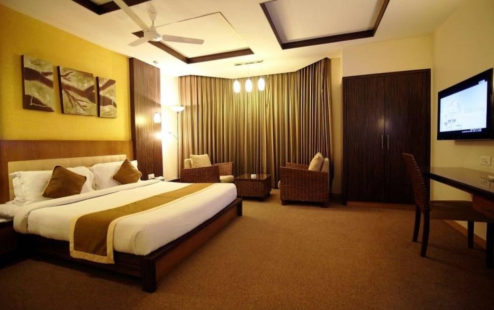 Cenneys Gateway - Pride of Salem