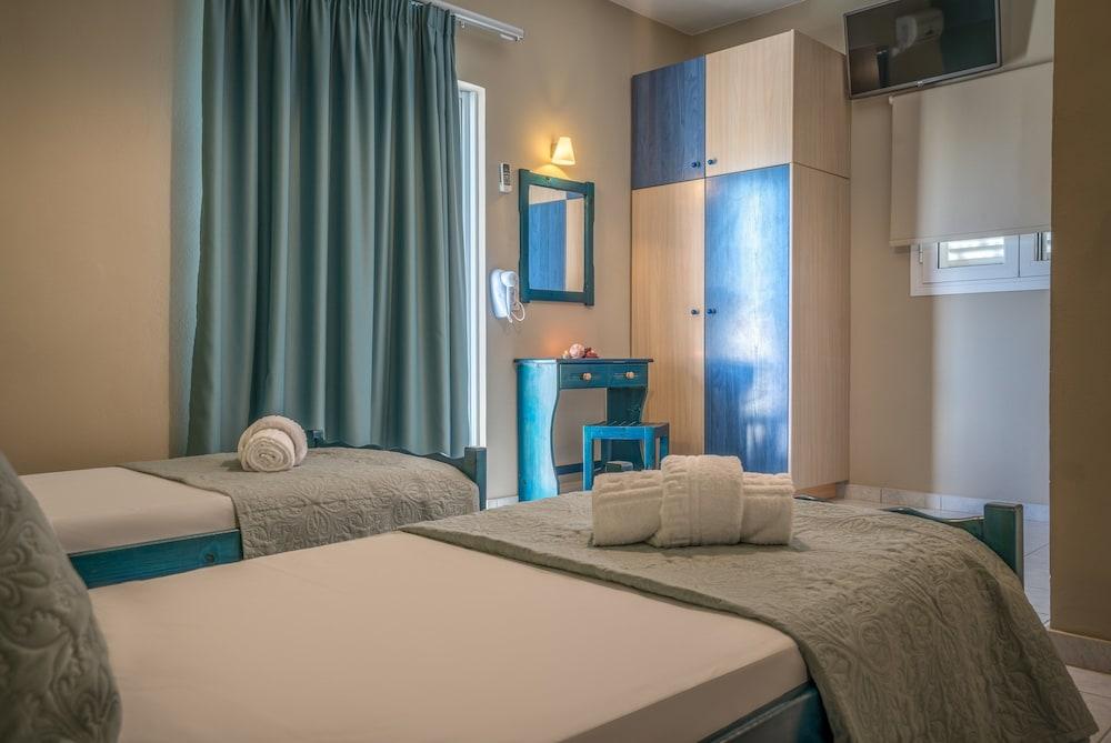 Nikos & Maria Studios