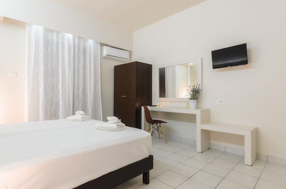 Mouria Studios & Apartments