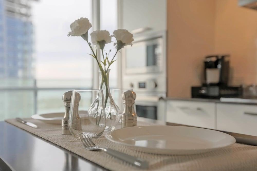 Noel Suites - York and Simcoe