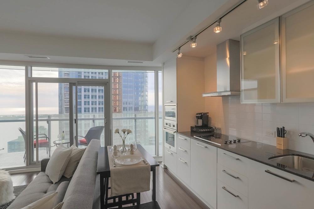 Noel Suites - York and Simcoe