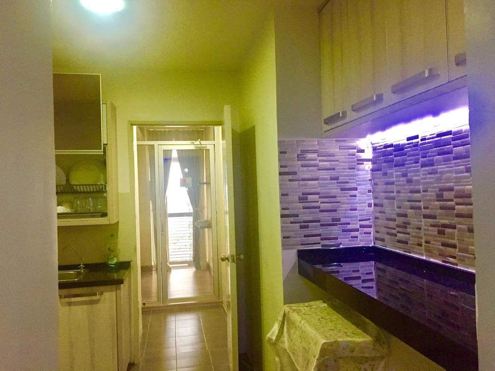 Makam Service Suites Taragon