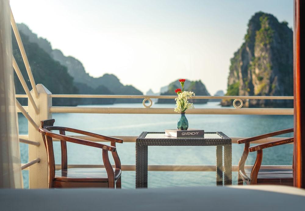 Swan Cruises Halong