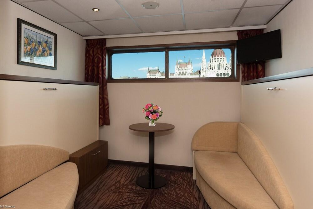 Select MS Serenity - Neuss