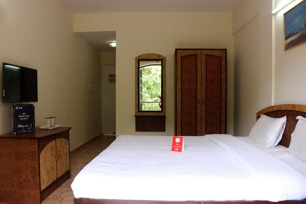 OYO 6807 Picnic Plaza