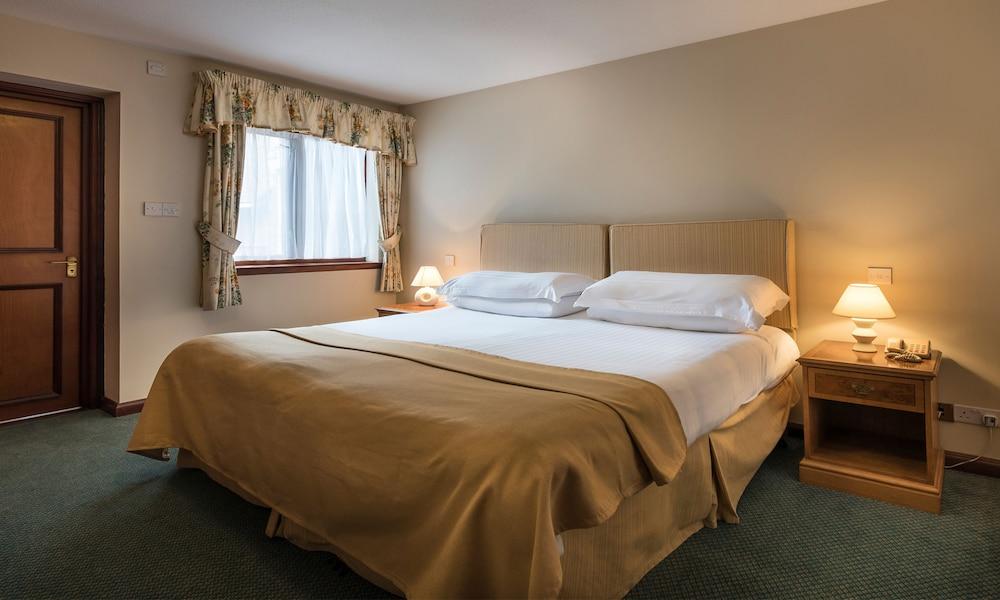 Macdonald Elmers Court Resort