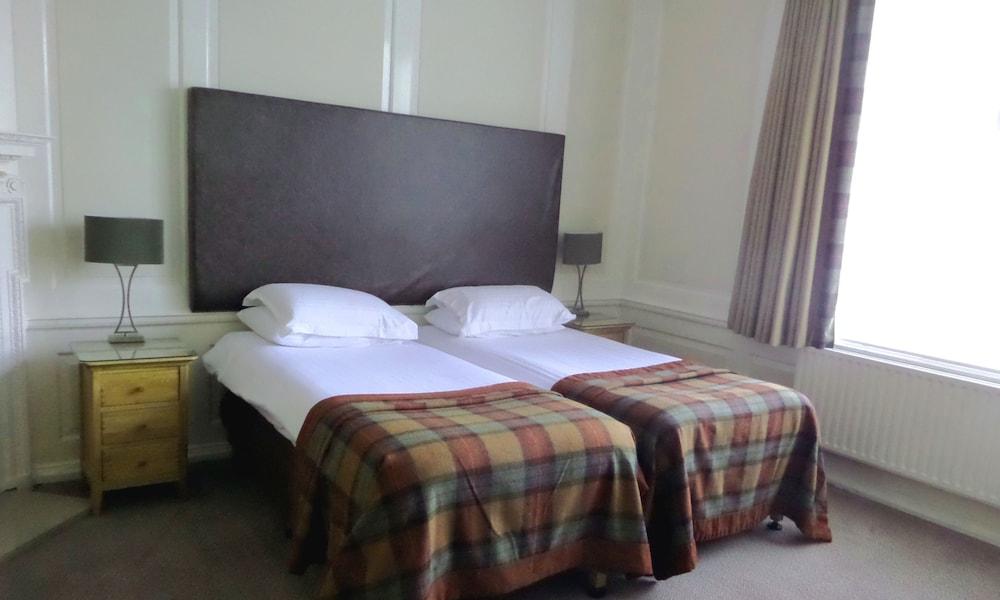 Macdonald Elmers Court Resort