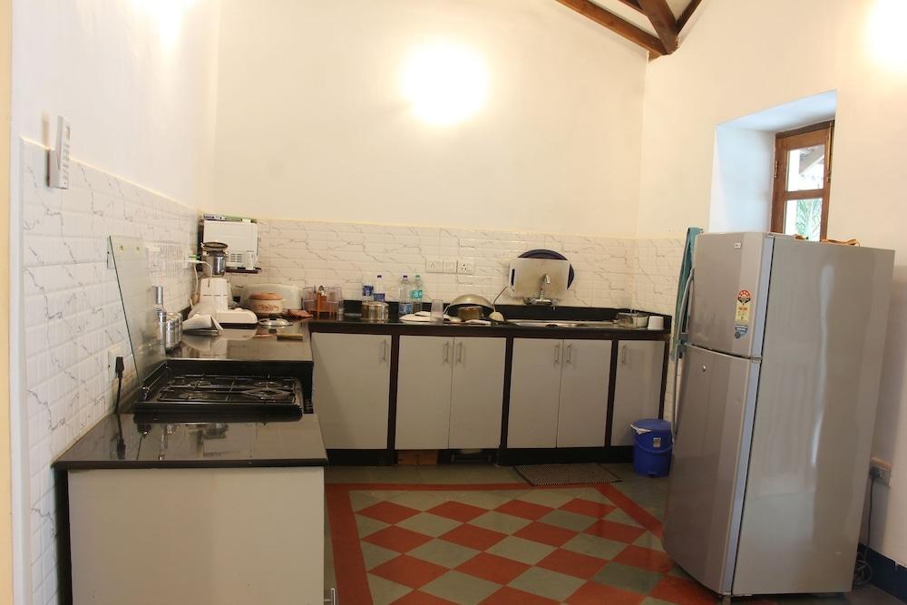 5am Somewhere - Villa Pinhero