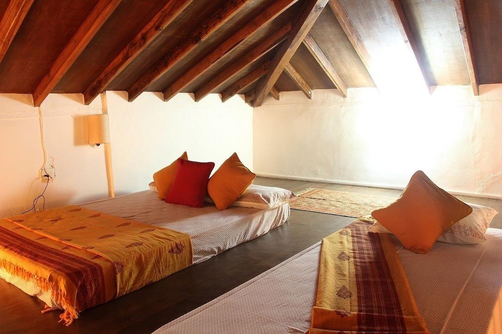 5am Somewhere - Villa Pinhero