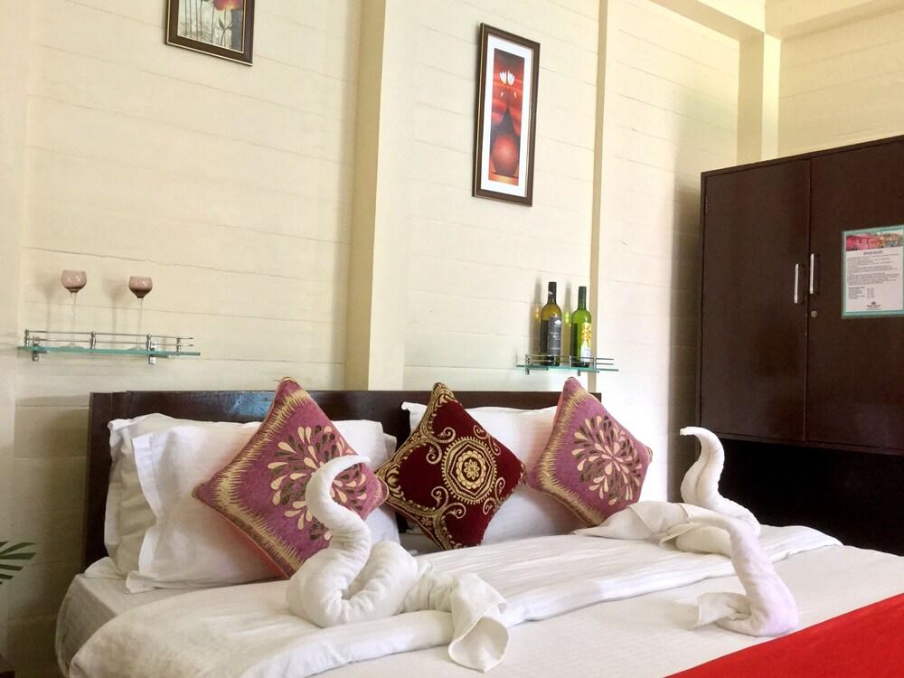 Morjim Queen Beach Resort