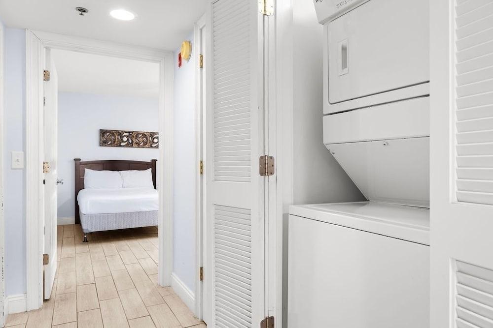 Tropical Winds Unit 701