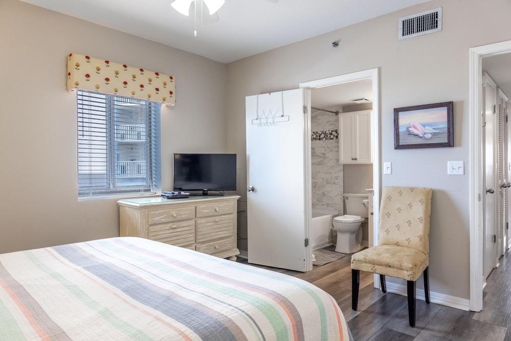 Tropical Winds Unit 301