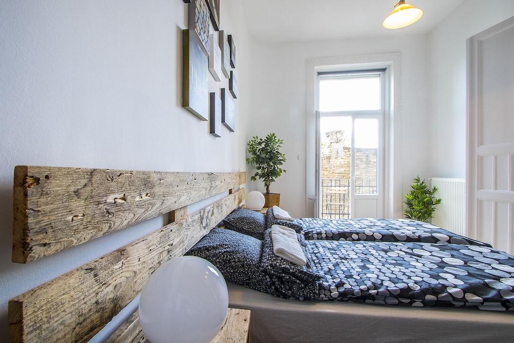 Large Central Apartments Rippl Rónai